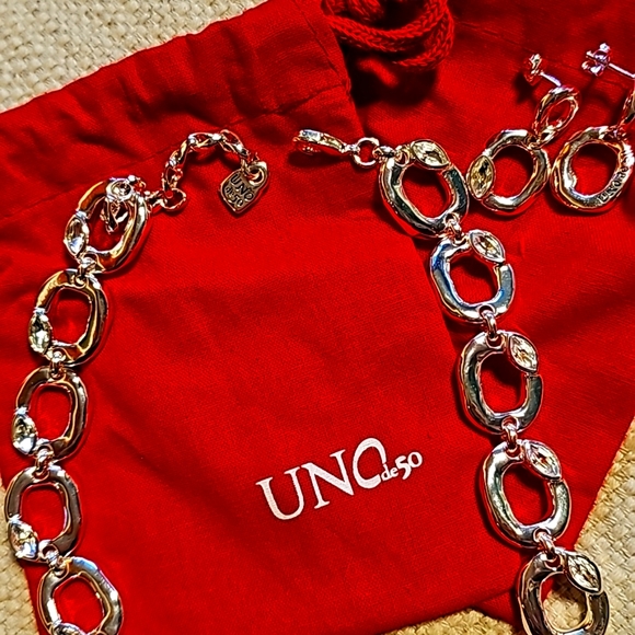 UNO DE 50 "TOGETHER" SILVER FINISH CRYSTAL NECKLACE AND EARRING SET! NWOT! - Picture 3 of 4